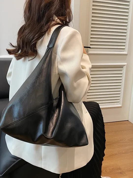 Lightweight  Leather Shoulder Bag - Image 9