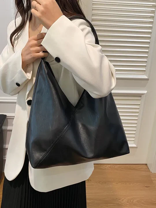 Lightweight  Leather Shoulder Bag - Image 10