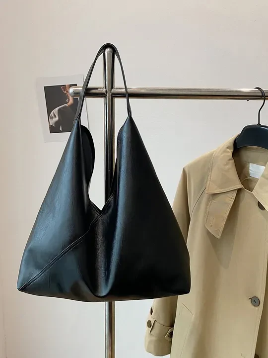 Lightweight  Leather Shoulder Bag - Image 11