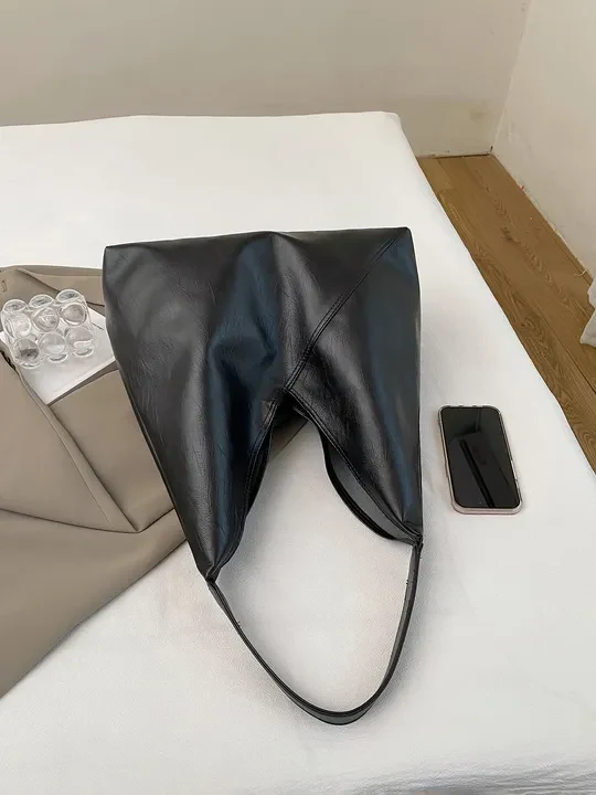 Lightweight  Leather Shoulder Bag - Image 12
