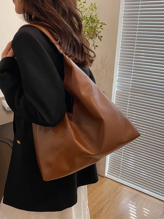 Lightweight  Leather Shoulder Bag - Image 5