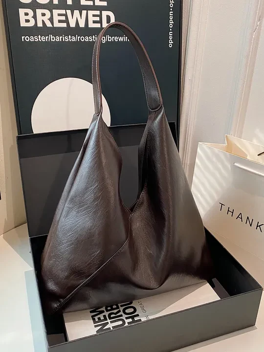 Lightweight  Leather Shoulder Bag - Image 3
