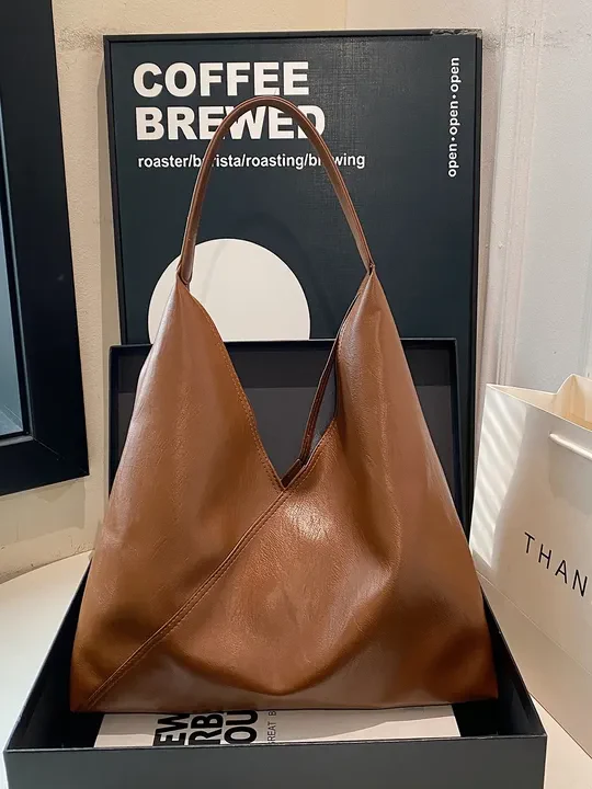 Lightweight  Leather Shoulder Bag - Image 6