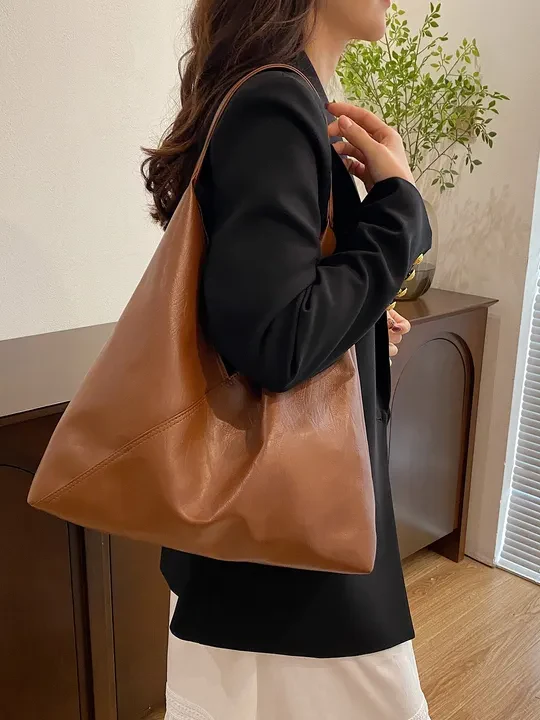 Lightweight  Leather Shoulder Bag - Image 7